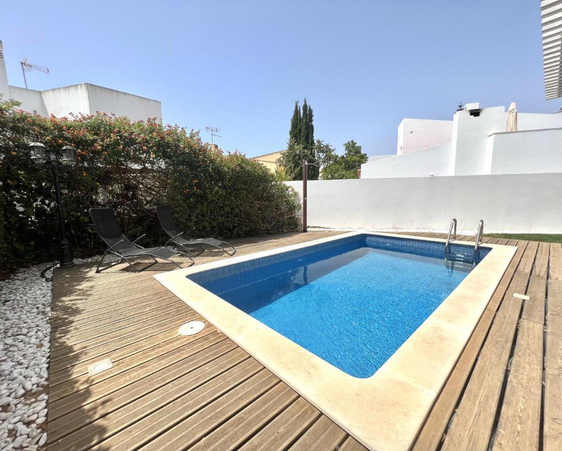 Ruby - Private Pool By Hd *